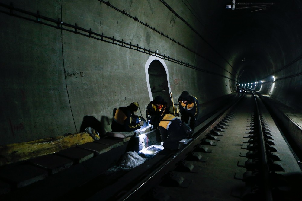 平遥铁路运营隧道病害现状